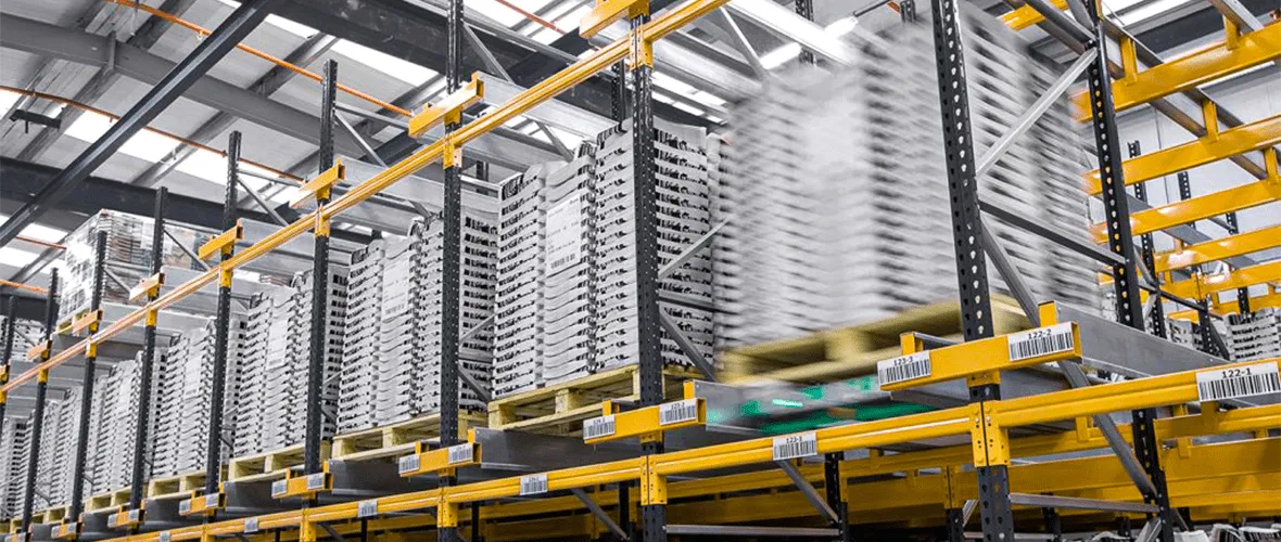 Guide des rayonnages pour charges palettisées : quelle est la meilleure solution pour le stockage de palettes ?