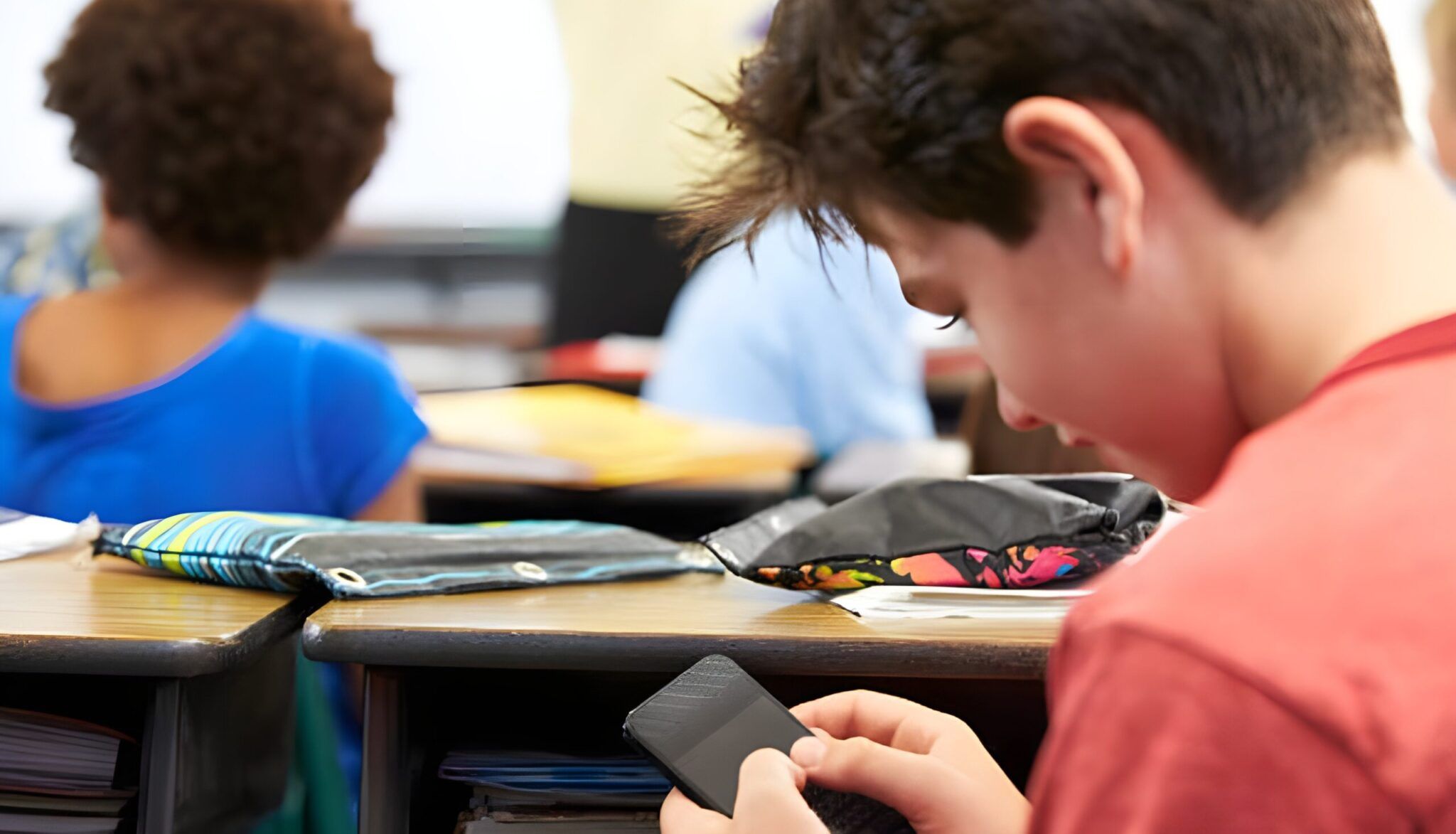 Apprentissage sans distraction : des casiers pour réglementer l’utilisation du téléphone portable dans les salles de classe